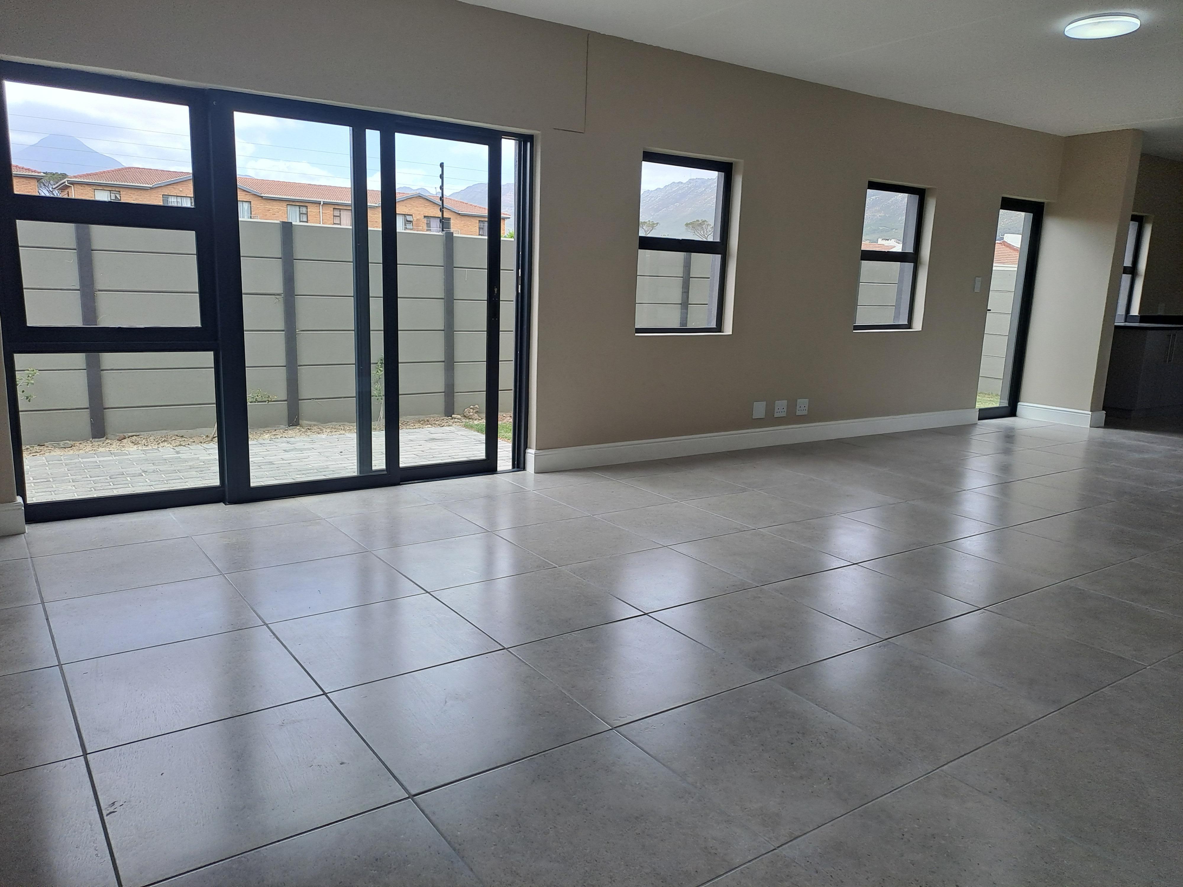 3 Bedroom Property for Sale in Sea Breeze Western Cape